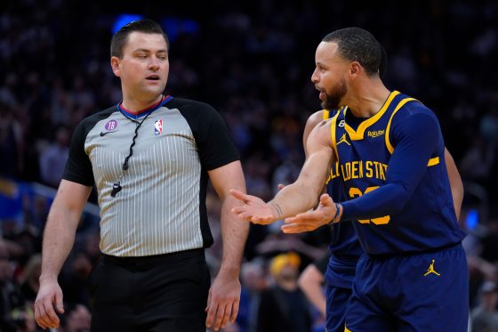 NBA slaps Steph Curry a $25K fine due to mouthpiece incident in Grizzlies-Dubs match
